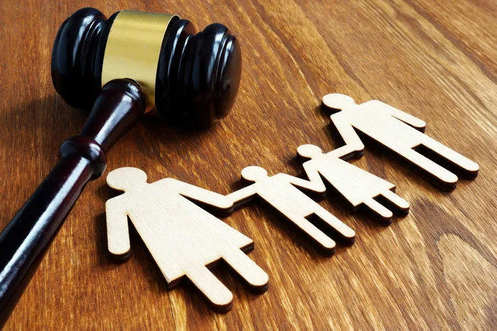 Attorney counselling a family on matrimonial matters
